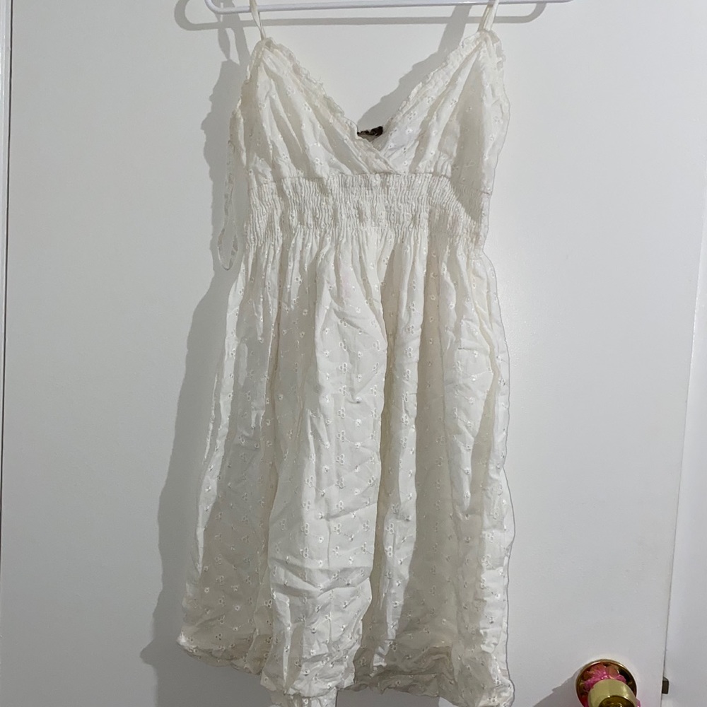 White V neck dress